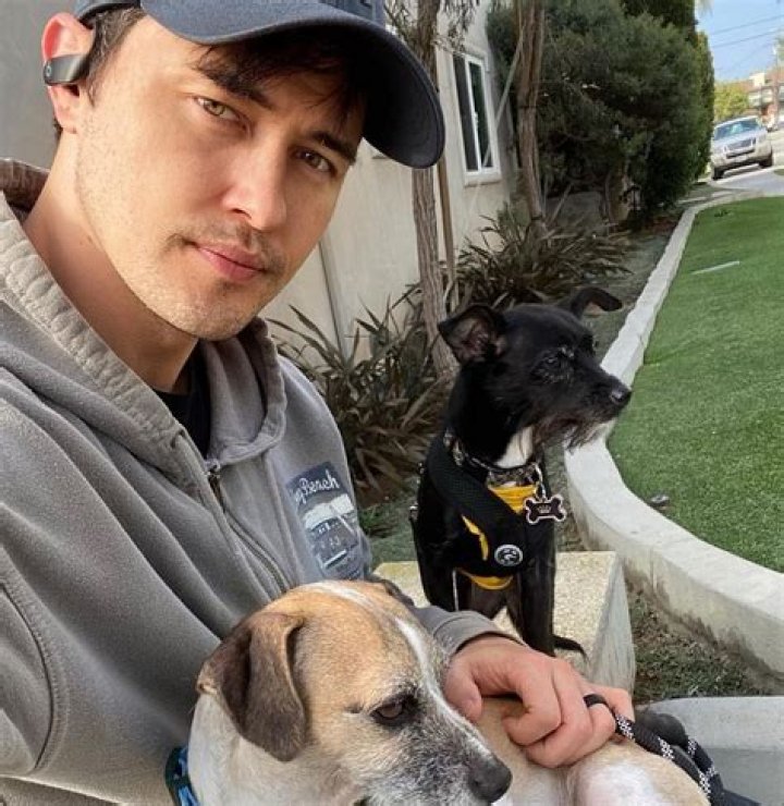 Is Christopher Sean Gay Or Have A Girlfriend? Sexuality Partner And Family Background